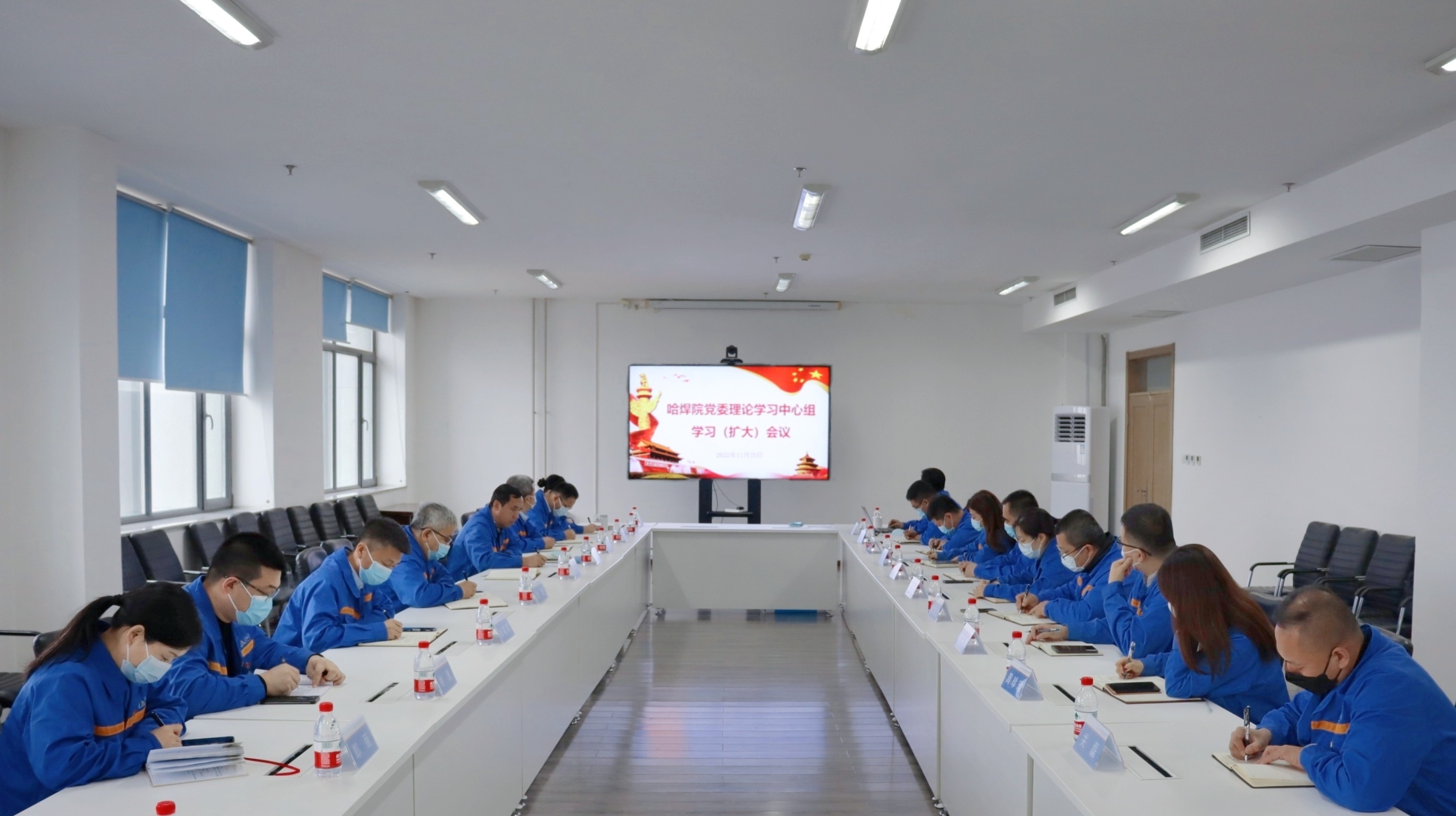 11.25中心組會(huì)議圖.jpg 11.25中心組會(huì)議圖.jpg